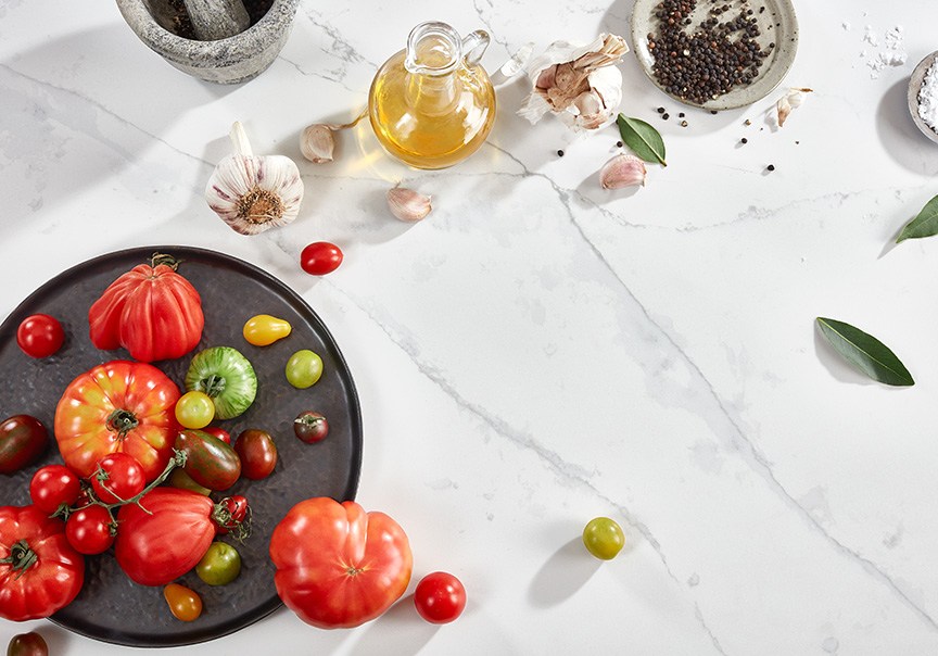 Essastone-Unique-Calacatta-Flatlay-Tomato-864x604